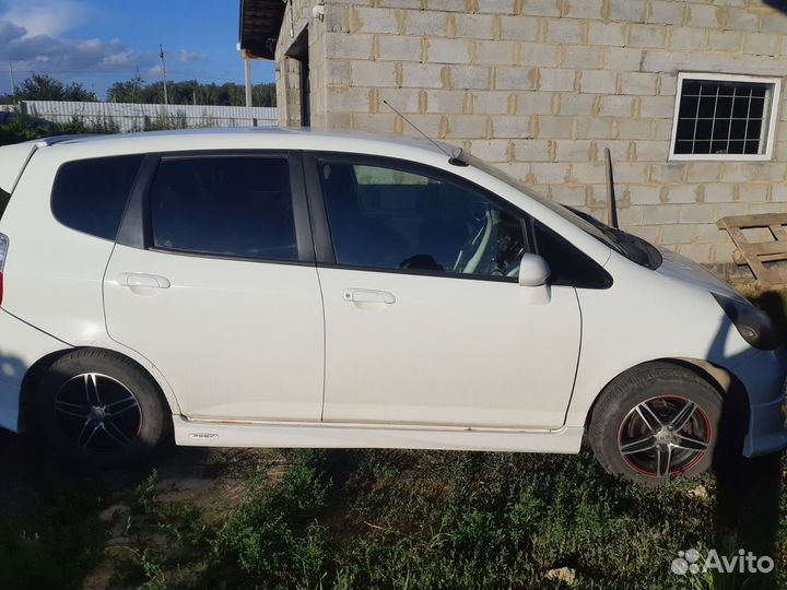 Honda Fit 1.3 CVT, 2002, 260 303 км