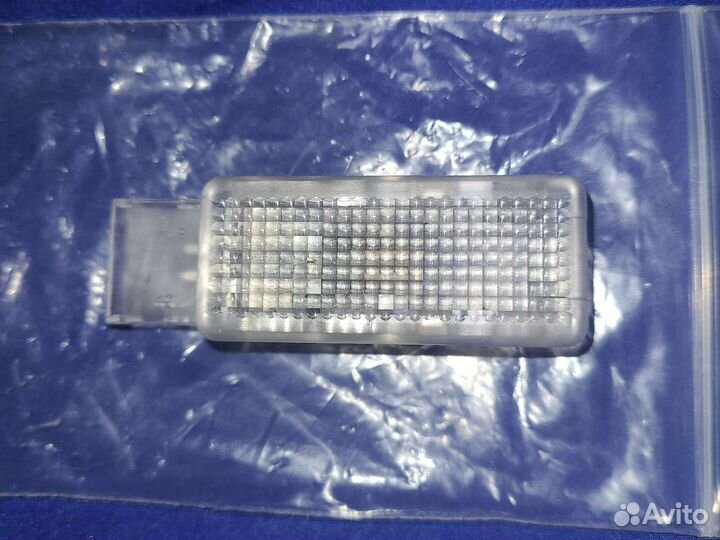 Плафон багажника VW Polo Sedan