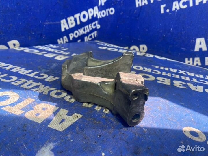 Кронштейн опоры двигателя Toyota Camry 40 седан