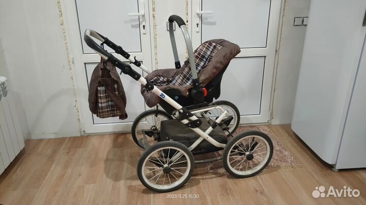 Коляска 3 в 1 с автолюлькой