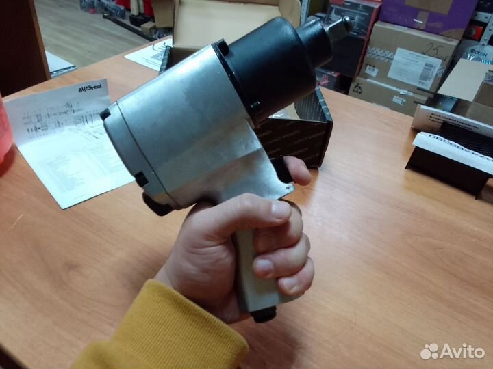 Гайковерт пневматический 880Нм AV Steel AV-720880
