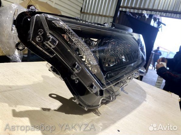 Toyota RAV4 50 фара передняя левая