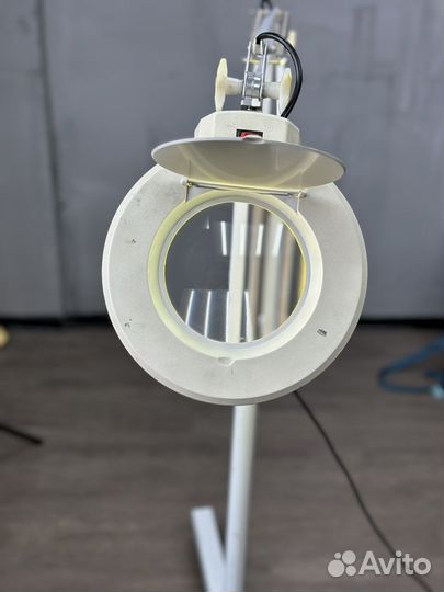 Лампа лупа для косметолога