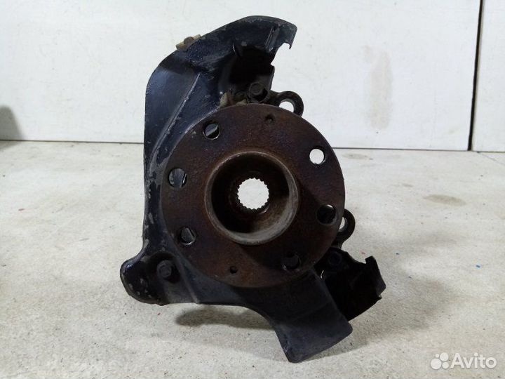 Кулак поворотный передний правый Opel Corsa D