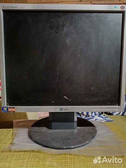 Монитор LG flatron L1750SQ