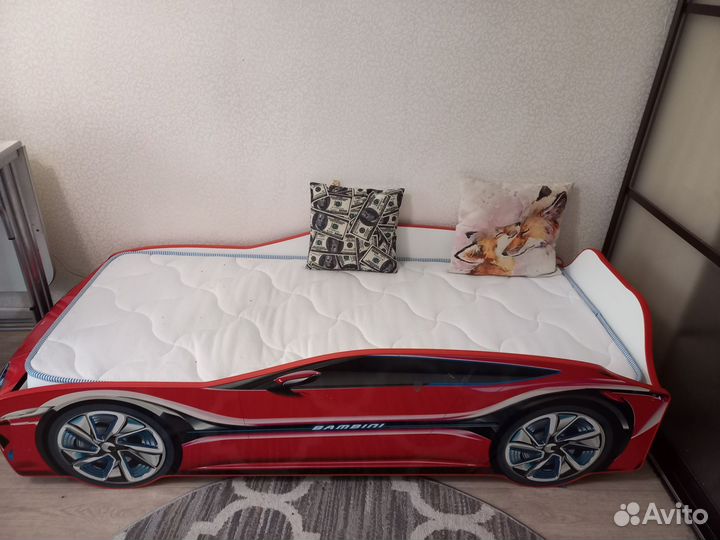 Детская кровать машинка