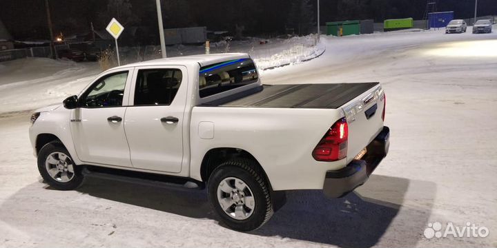 Жёсткая складная крышка Toyota Hilux 2015+2023