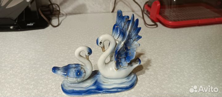 Лебеди фарфор