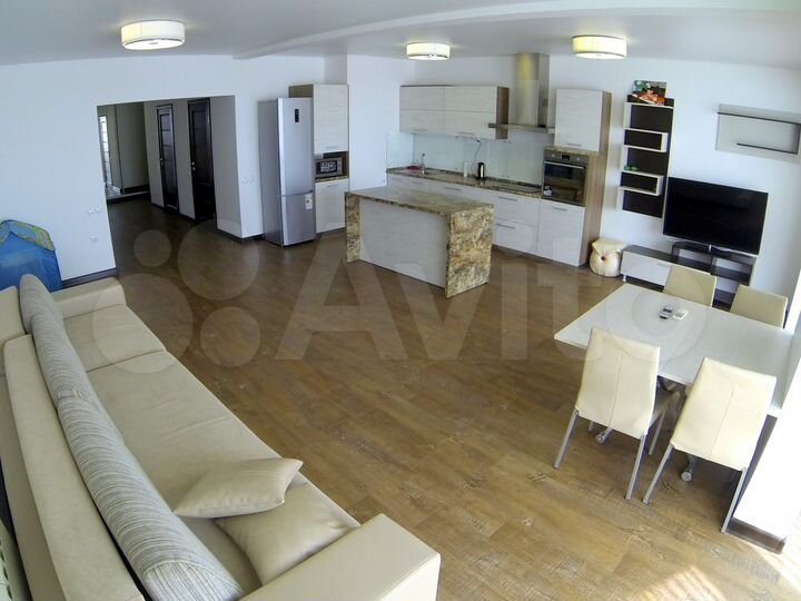 2-к. квартира, 127 м², 10/20 эт.