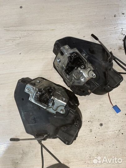 Замок двери задний mercedes w203