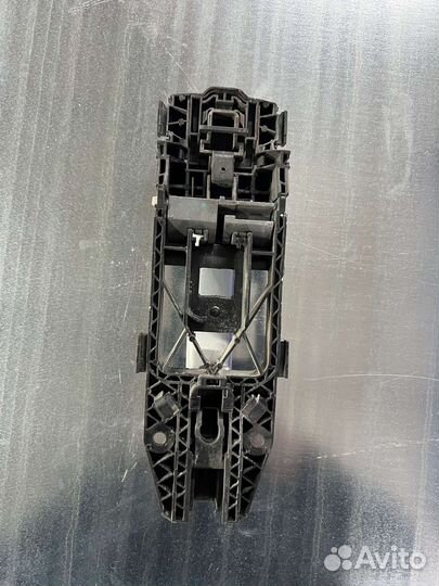 Ручка двери правая vw polo седан с основанием