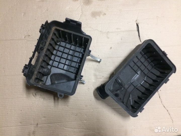 Корпус воздушного фильтра Mitsubishi Lancer 10