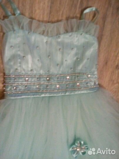 Платье со шлейфом