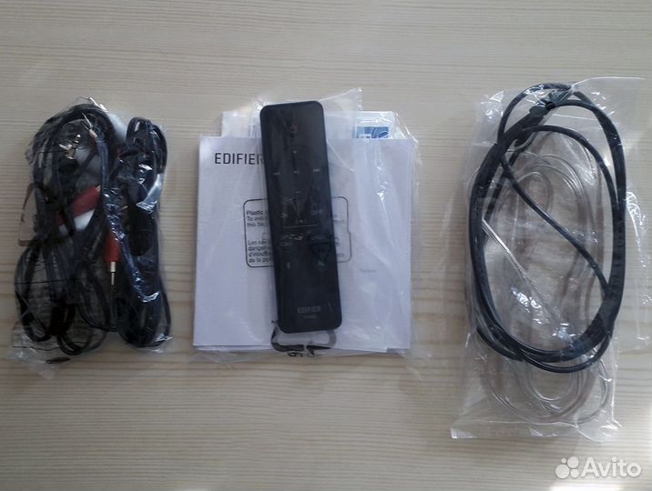 Активные полочные колонки Edifier R1280DBs