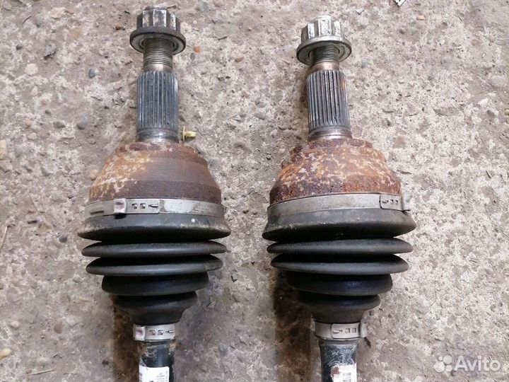 Полуось привод передний Audi Q7 4L