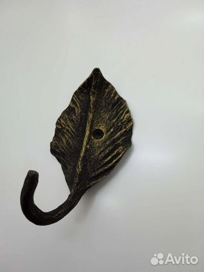 Листик вешалка кованый