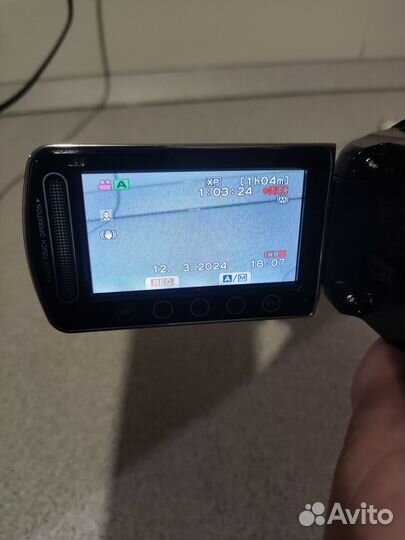 Видеокамера JVC HD everio GZ-HM550