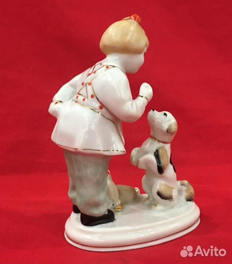 Статуэтка фарфоровая. Девочка с собачкой. СССР