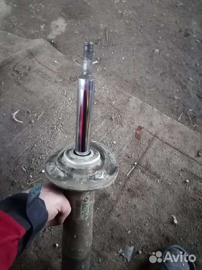 Стойка амортизатора