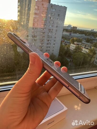Телефон iPhone 11