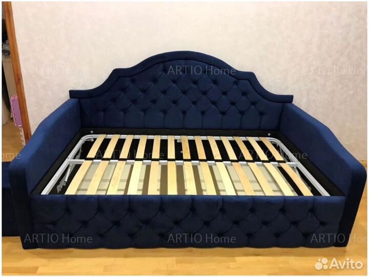 Детская кровать с мягкой спинкой