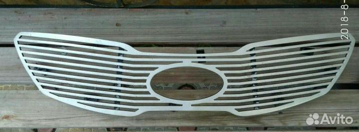 Декоративная металическая решотка на Kia Sorenro