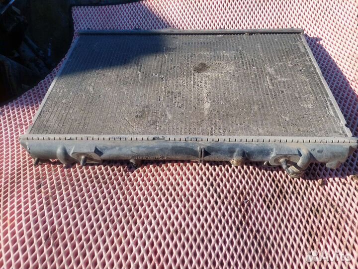 Радиатор охлаждения Mitsubishi Carisma