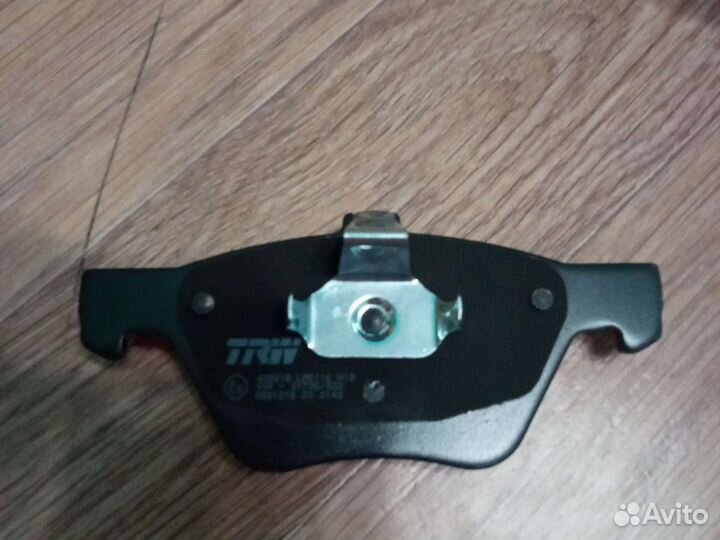 Колодки тормозные мерседес E 210 3.2