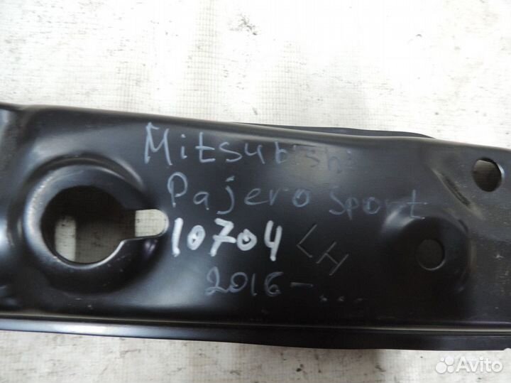 Рамка радиатора левая часть Mitsubishi Pajero Spor