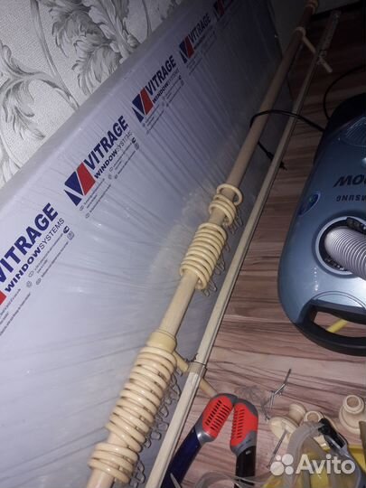 Карнизы 2шт и шторы офисные 3шт