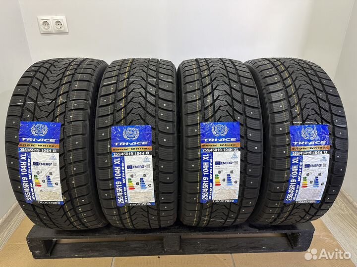 Tri Ace Snow White II Stud 255/45 R19 104H