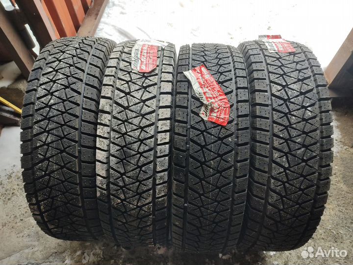 Bridgestone Blizzak DM-V2 245/75 R17 110R