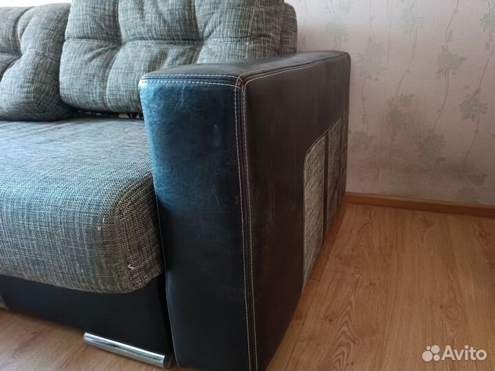 Большой угловой диван