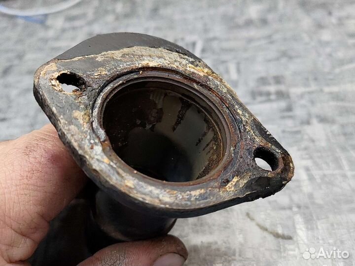 Фланец термостата 3.3л Додж караван Вояджер 01-07г