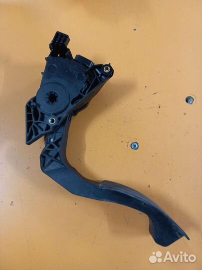 Педаль газа Renault Logan 2