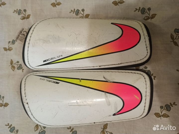 Щитки футбольные 