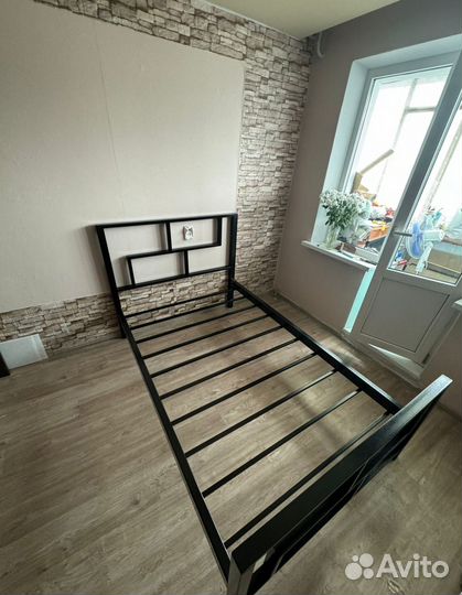 Кровать из металла