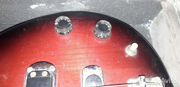 Yamaha 5-ти струнная басс-гитара и рок-кейс