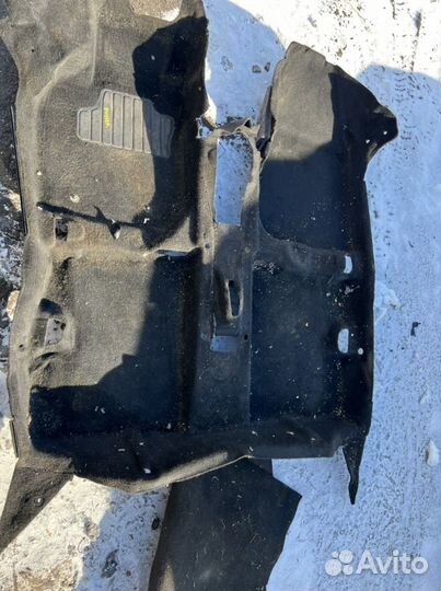 Пол салона обшивка пола Renault Duster