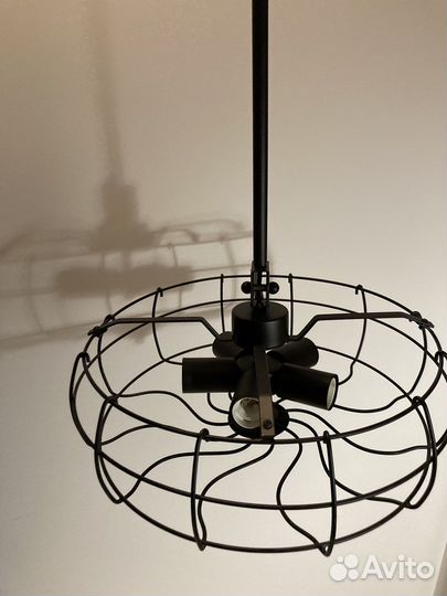 Черная потолочная люстра в стиле лофт