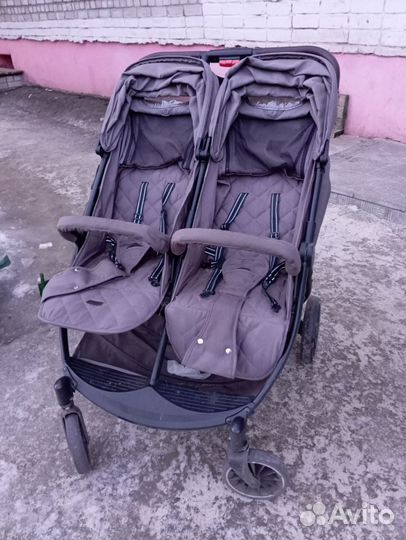 Прогулочная коляска для двойни