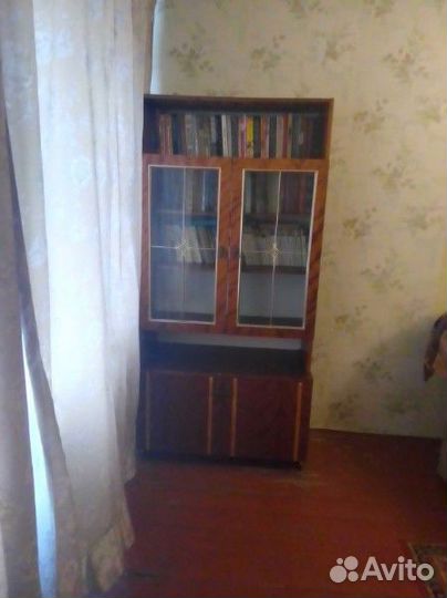 Книжный шкаф