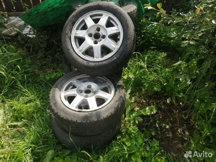 Колёса стояли на Kio Рио