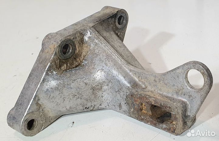 Кронштейн опоры кпп Volkswagen 357199353A