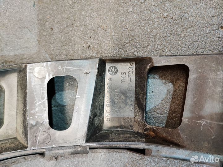 Кронштейн заднего бампера Volkswagen Tiguan 5N1