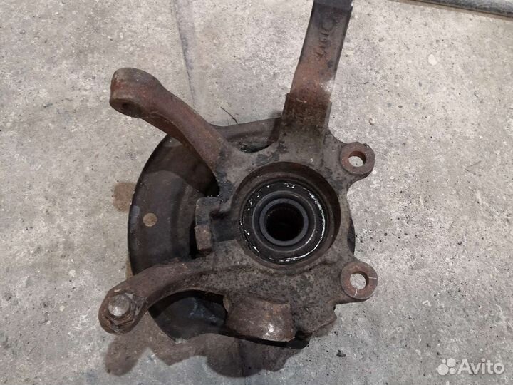 Поворотный кулак левый nissan x-trail t30