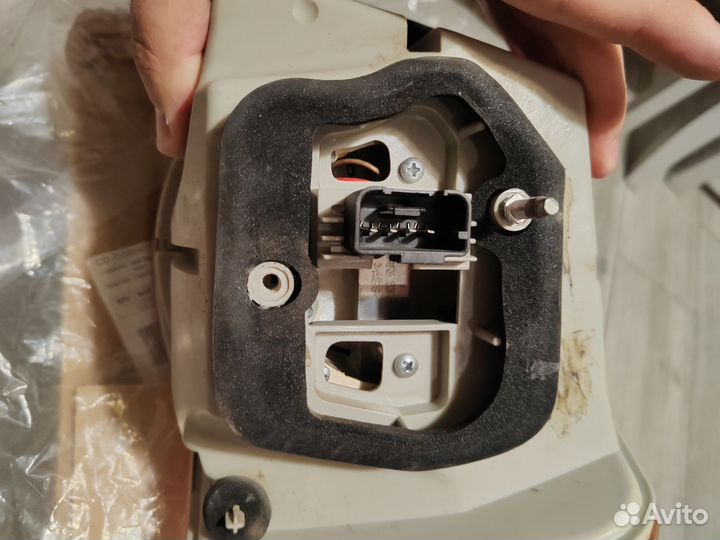 Задний левый фонарь в крыло volkswagen jetta 5