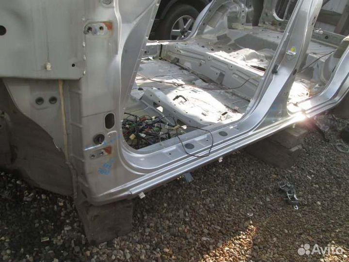 Порог левый Honda Stream RN1 D17A 2001/11