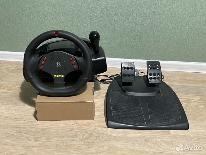 Руль игровой Logitech Momo Racing