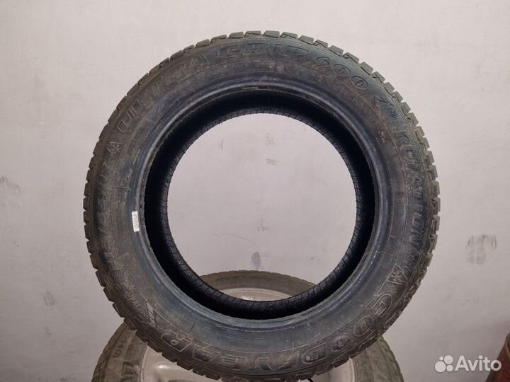 Goodyear Ultragrip 600 215/55 R17 98T
